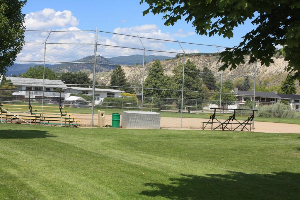 Sunny Beach Motel Penticton Exterior photo