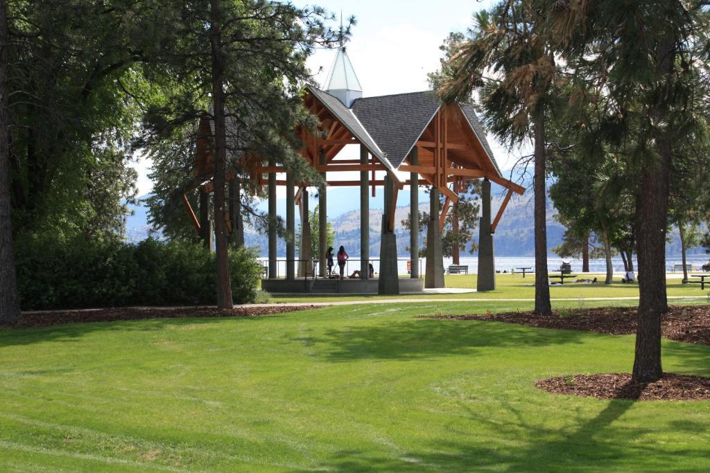 Sunny Beach Motel Penticton Exterior photo