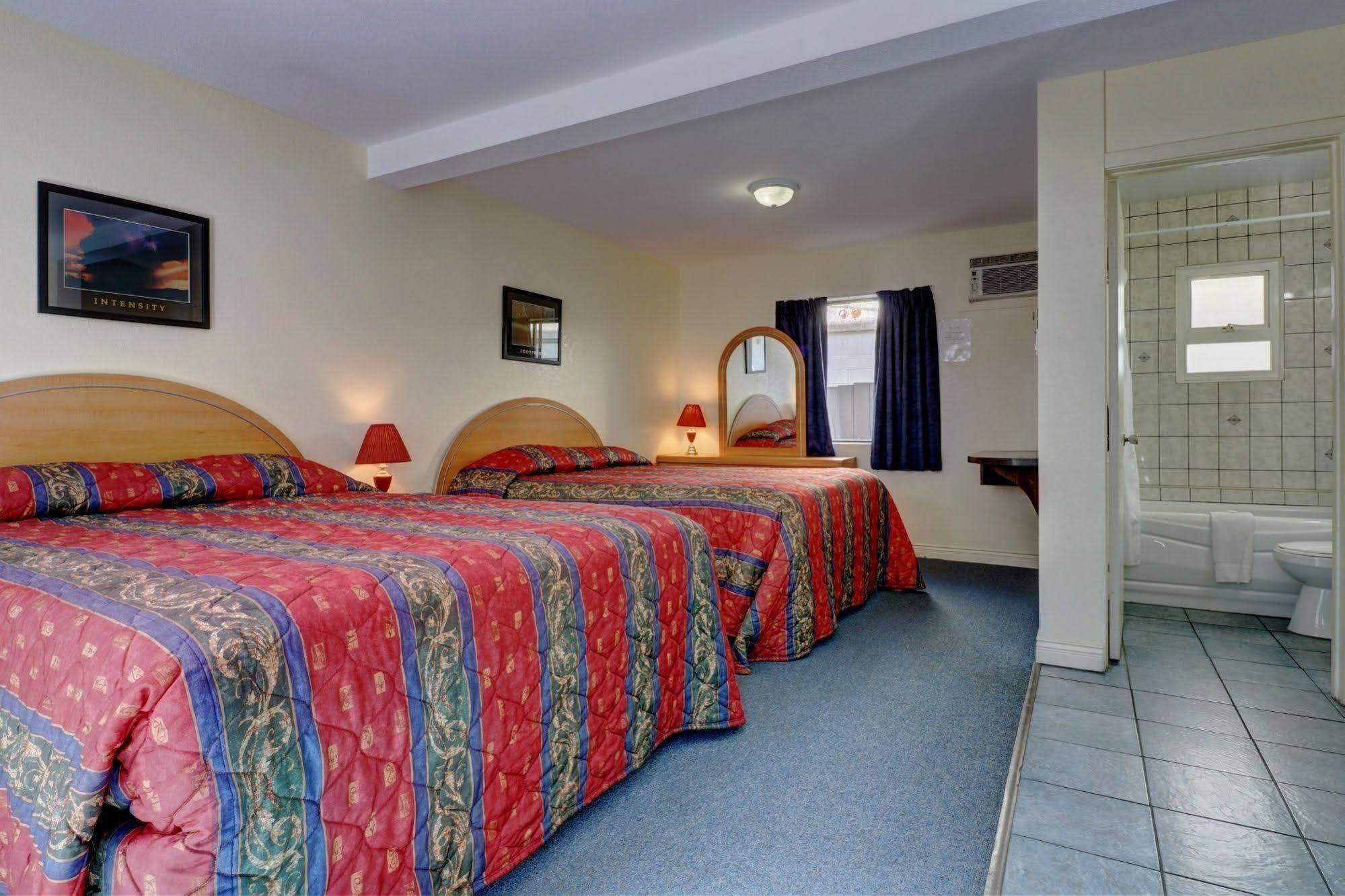 Sunny Beach Motel Penticton Exterior photo