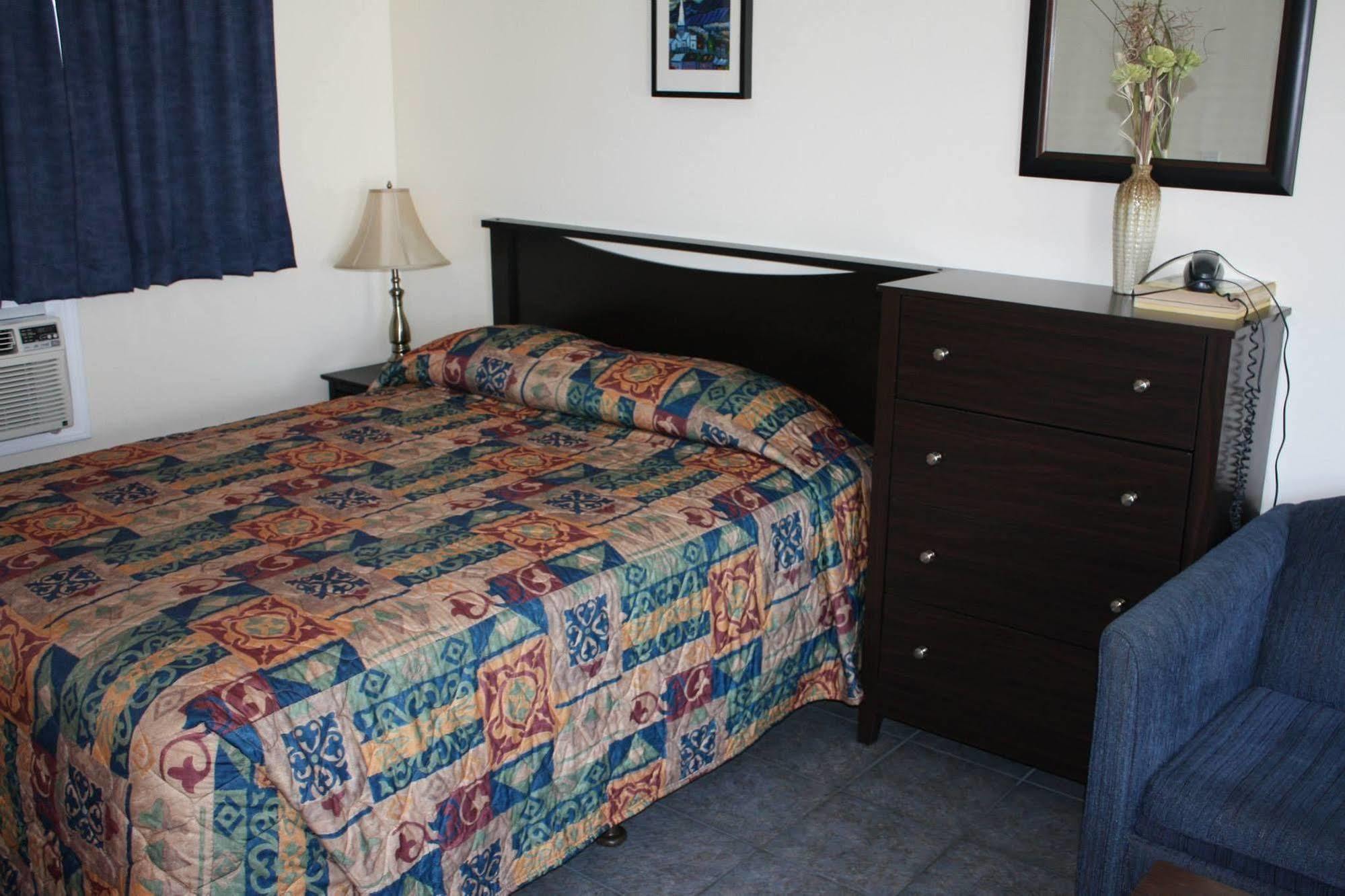 Sunny Beach Motel Penticton Exterior photo